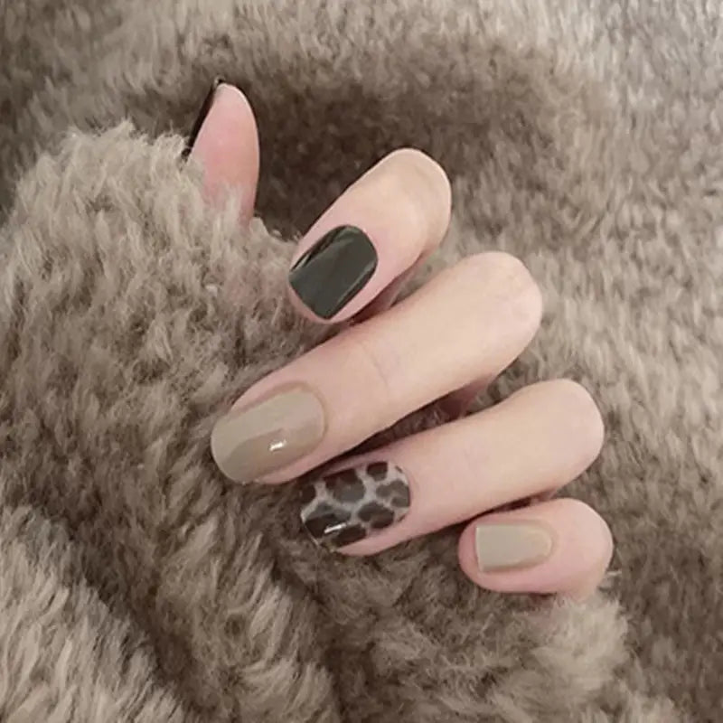 24 Pcs Square Press-On Nails with Design for Women