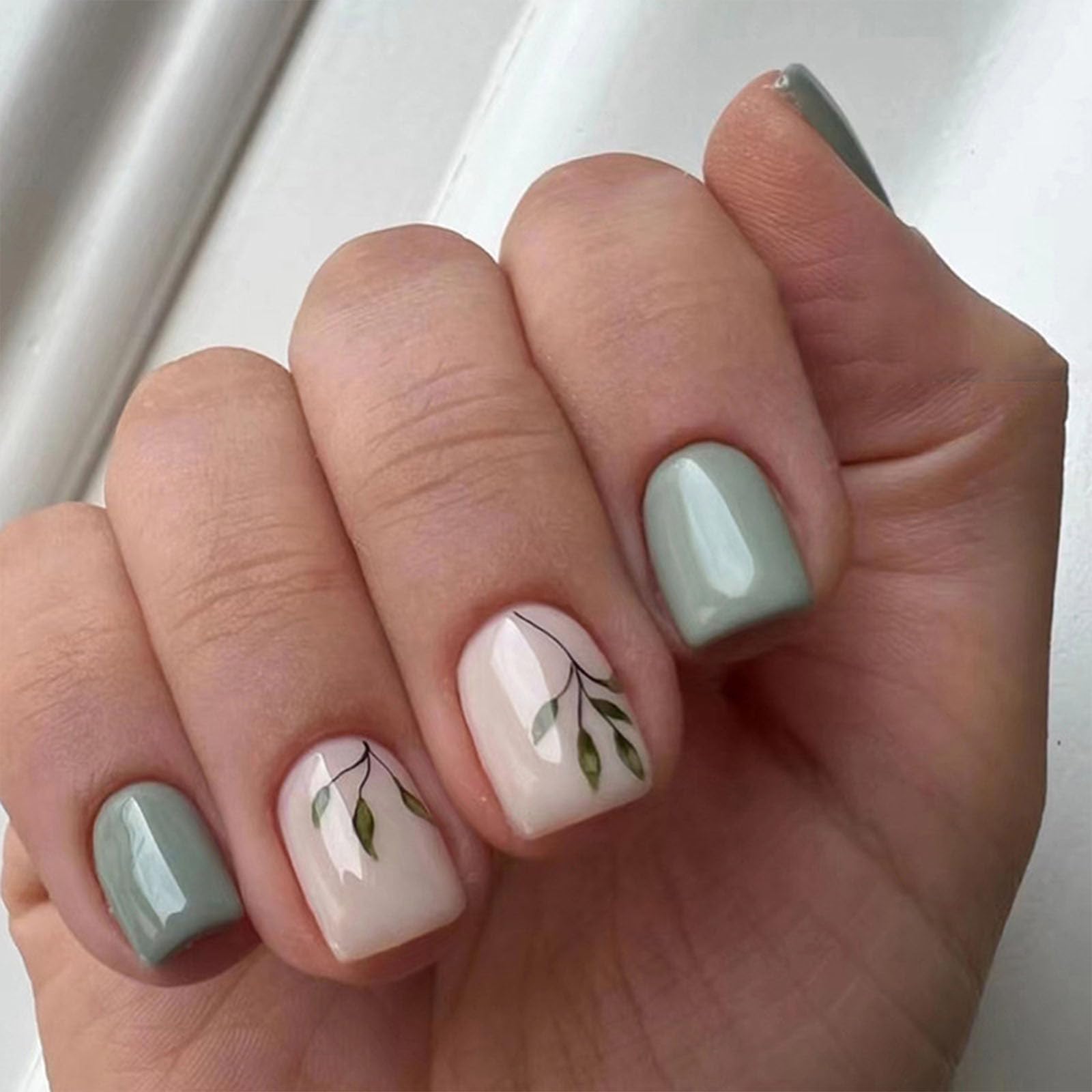 Press on Nails Short Square Light Green Acrylic Nails Press ons Reusable Fake Nails with Leaves Designs Full Cover Artificial Glue on Nails for Women and Girls 24 Pcs